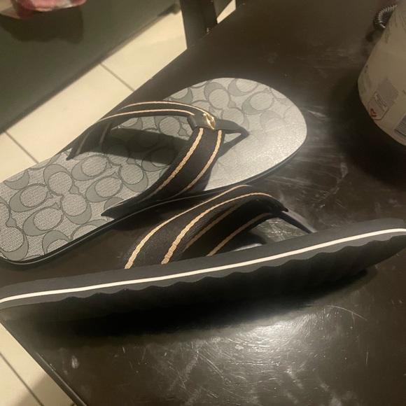 New. Bought at Ross. Doesn’t come with shoe box - Picture 2 of 4